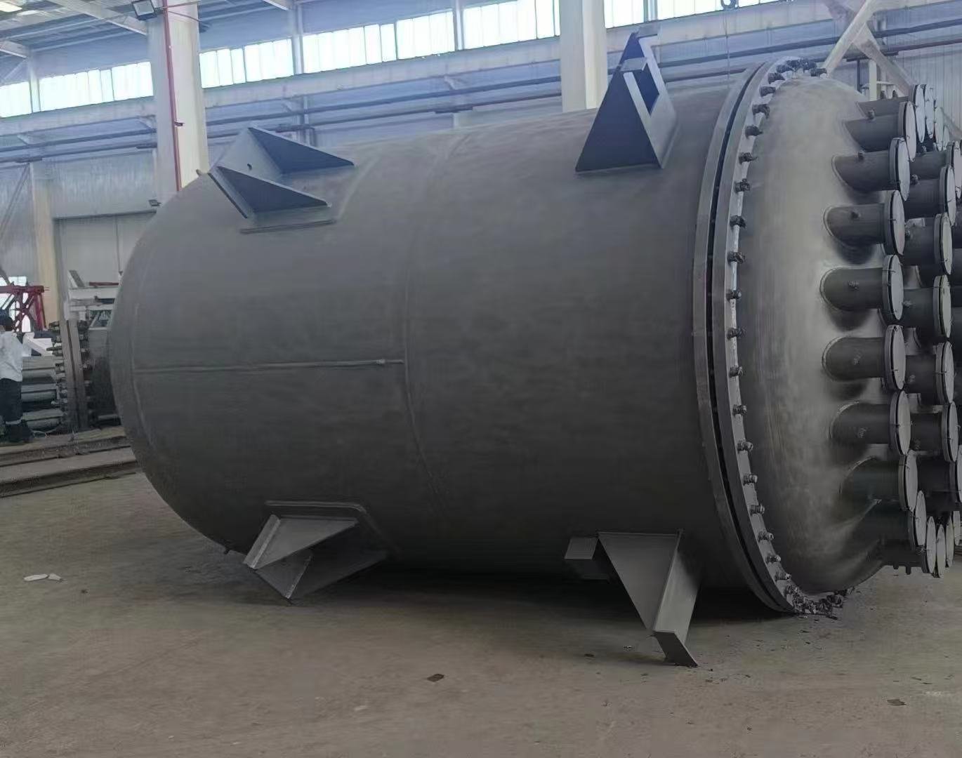 Large-diameter nozzle cluster, ready for the flange faces